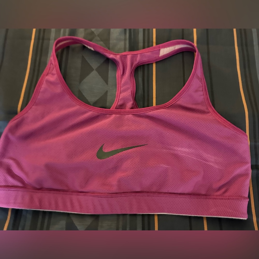 Nike women’s reversible sports bra, size small